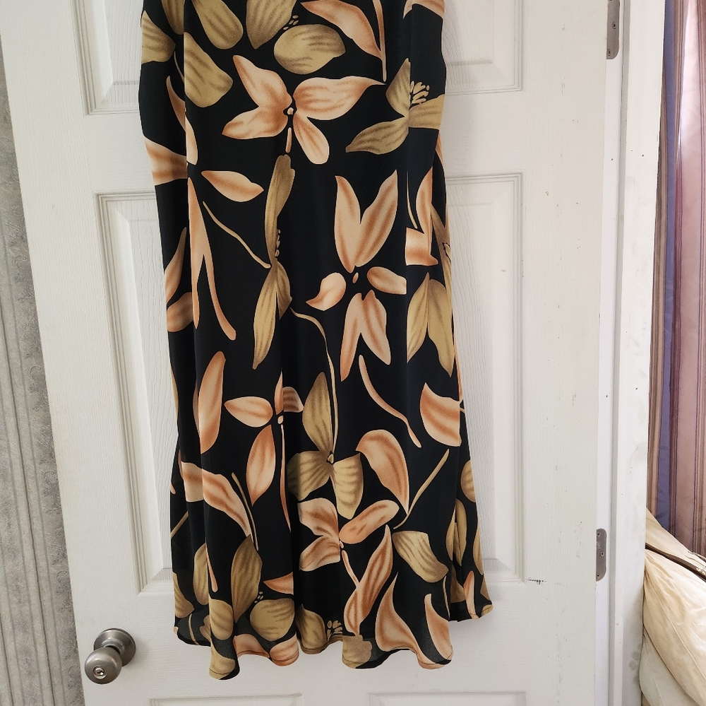 Maxi-length skirt.